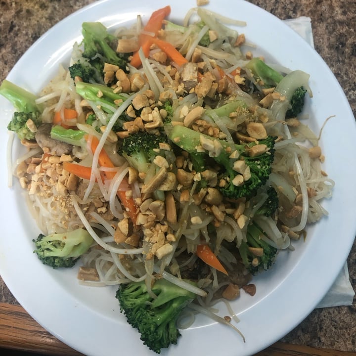 photo of Anna’s Vegan Plate Pad Thai shared by @veganchailatte on  06 May 2023 - review