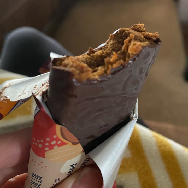 photo of Zing Dark Chocolate Peanut Butter shared by @catniponly on  02 May 2023 - review