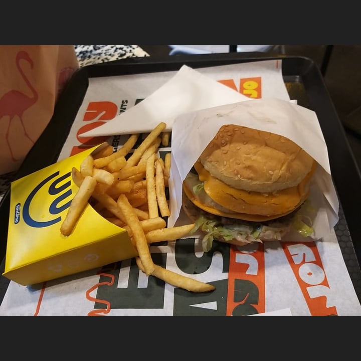 photo of JOY burgers BIG JOY shared by @quimeyjulia on  02 Apr 2023 - review