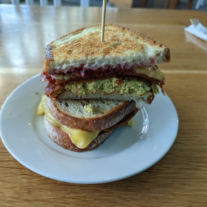 photo of Off The Griddle rise n grind sandwich shared by @regimack on  01 Jun 2023 - review