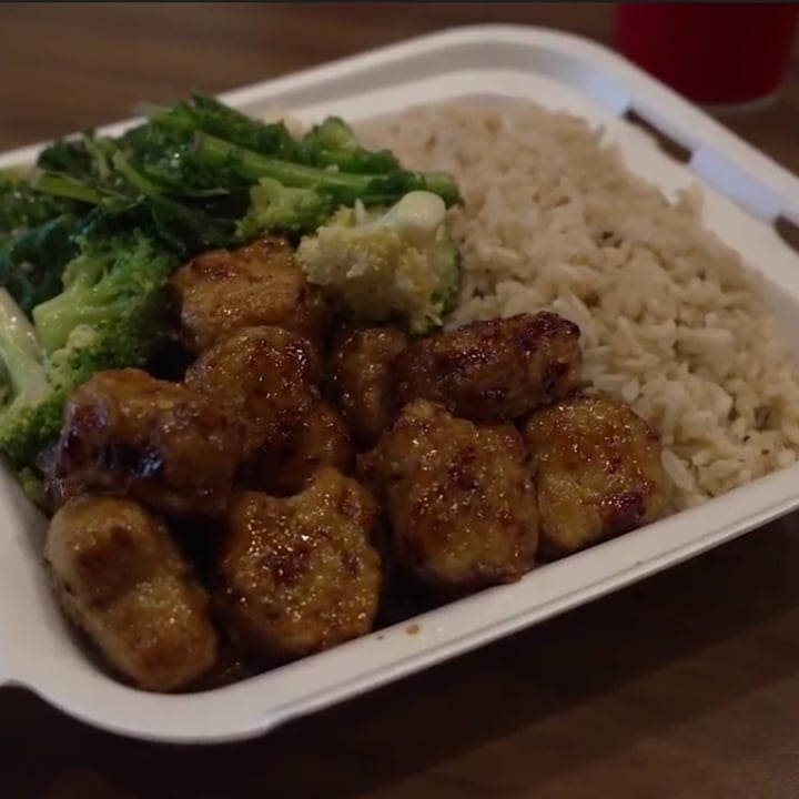 photo of Panda Express Beyond Orange Chicken, Greens, Brown Rice shared by @colburn on  03 Jan 2023 - review