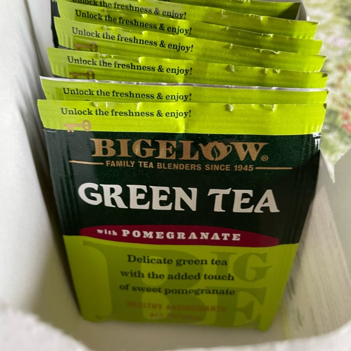 photo of Bigelow green tea with pomegranate shared by @veggietable on  13 Mar 2023 - review