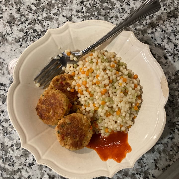 photo of Good Catch Plant-Based Crab Cakes New England Style shared by @mollygrace on  01 Jan 2023 - review