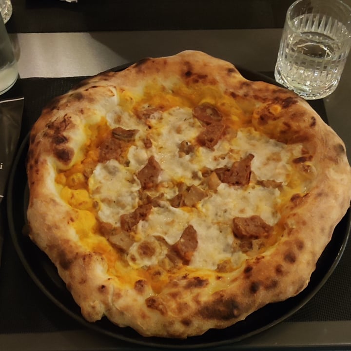 photo of Pizzeria "I Partenopei" Brescia Giallo zucca shared by @viveregreenn on  22 Apr 2023 - review