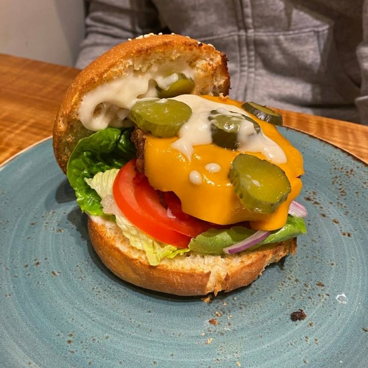 photo of Paper Cup & Co Geelong Vegan Chicken Burger shared by @feliciousx on  05 Feb 2023 - review