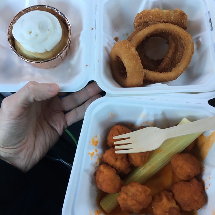 photo of Sweet Vibes vegan boneless buffalo chx shared by @obscurityknocks on  06 Mar 2023 - review