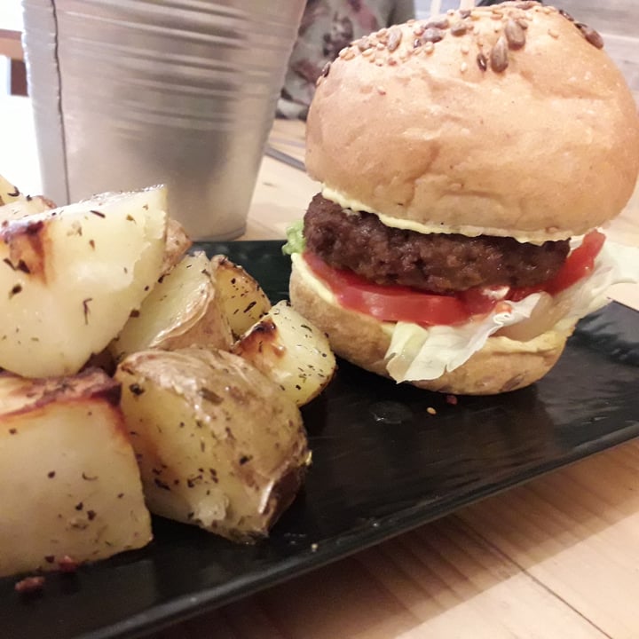 photo of ...IDEM CON PATATE Panino burger Beyond meat shared by @sus11 on  15 Aug 2023 - review