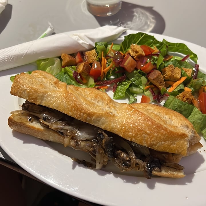 photo of Sucré Salé Sandwich Vegano shared by @angelicale on  29 Jul 2023 - review