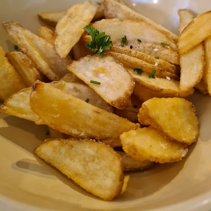 photo of Lekker Vegan Fourways Crispy potato wedges shared by @veronicagroen on  28 Dec 2022 - review