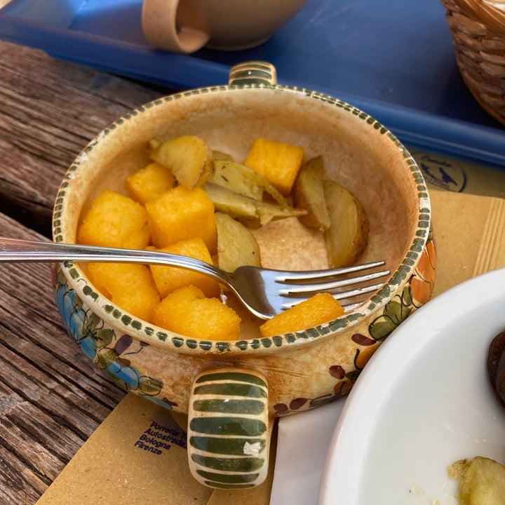 photo of Rifugio Le Malghe polenta fritta, cipolline all’aceto balsamico e patate rustiche shared by @laurazannoni on  09 Aug 2023 - review