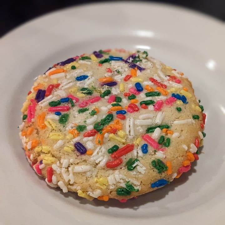 photo of Francis Rainbow Sprinkle Cookie shared by @iszy on  08 Apr 2023 - review