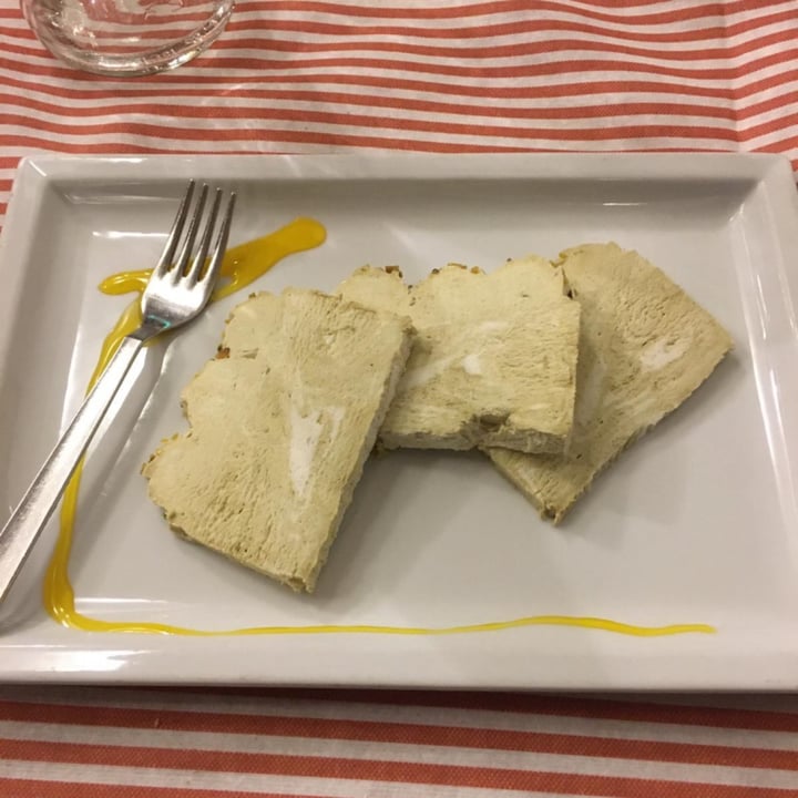 photo of Pizza Leggera Pavia Semifreddo al pistacchio shared by @arasveg on  16 May 2023 - review