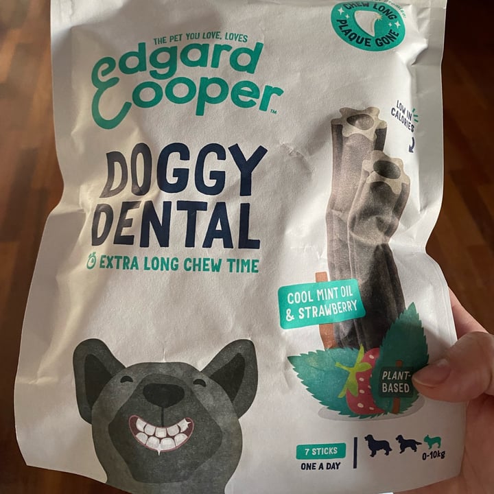 photo of Edgard & Cooper Doggy Dental Cool Mint Oil & Strawberry shared by @valeg90 on  12 Mar 2023 - review