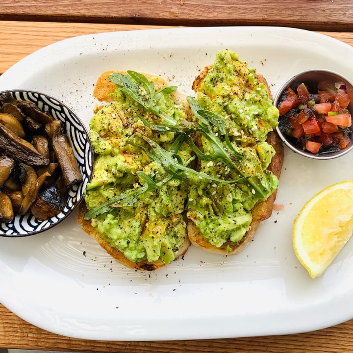 photo of Kuta-Kola Avo Toast shared by @indivicente on  27 May 2023 - review