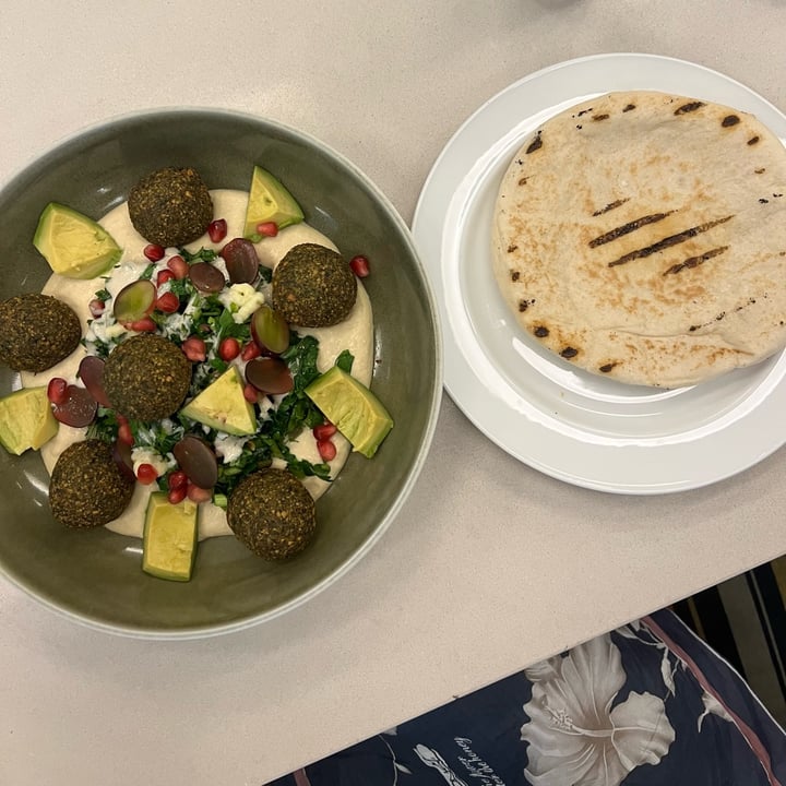 photo of Wild Honey Herb and Seed Tabouleh, Hummus, Avocado salad with pita bread shared by @pvxo on  18 May 2023 - review