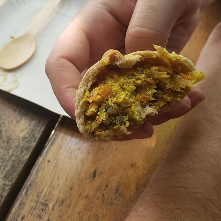 photo of La Cocina de Daksha Samosas - Tofu y Vegetales al curry shared by @yukiita on  05 Mar 2023 - review