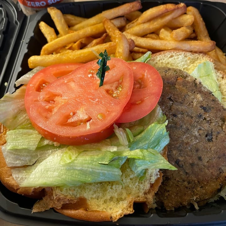 photo of Yianni's Cafe Veggie Burger shared by @avafortheanimals on  22 Jun 2023 - review