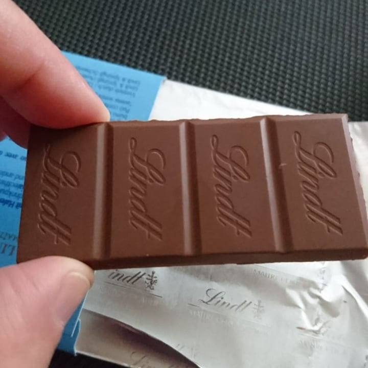photo of Lindt chocolate Lindt vegan classic shared by @merry-cherry-veg on  30 Jun 2023 - review