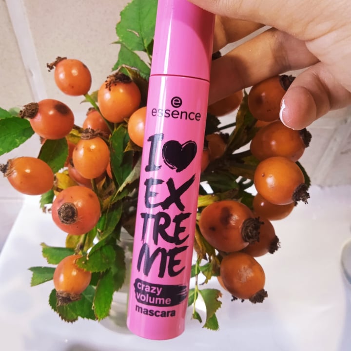 photo of Essence  I love extreme Mascara shared by @polpettavegana on  30 May 2023 - review
