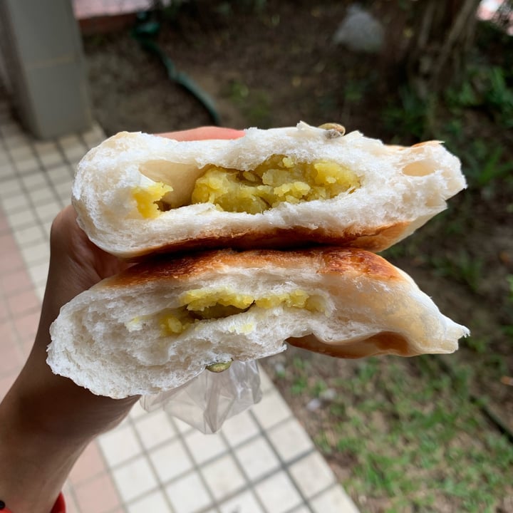photo of Almond Bakery (Vegetarian) Sweet Potato Bun shared by @ongyanqing on  14 Mar 2023 - review