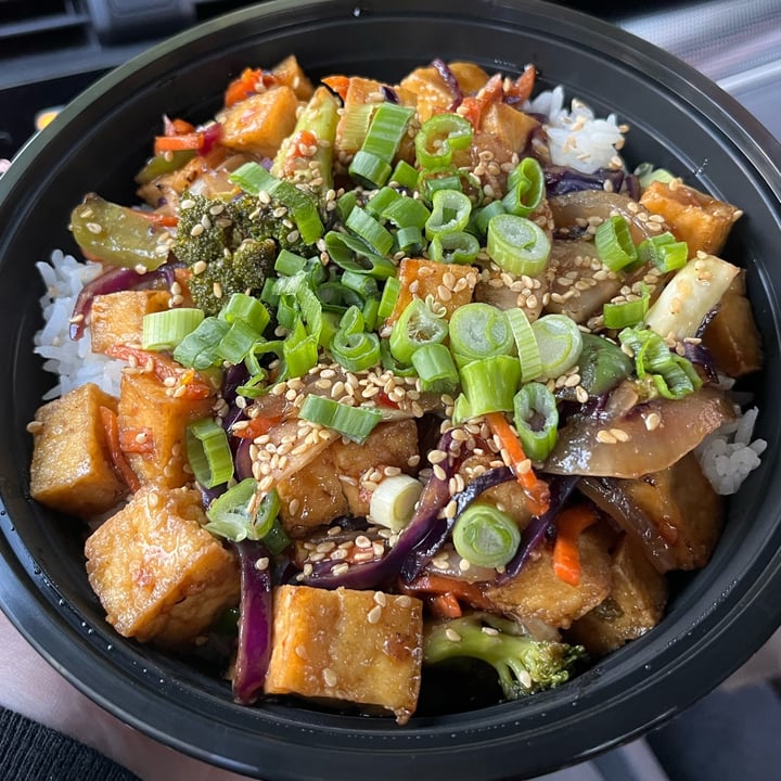 photo of Wokworks Spicy Orange Tofu shared by @thebkvegans on  06 May 2023 - review