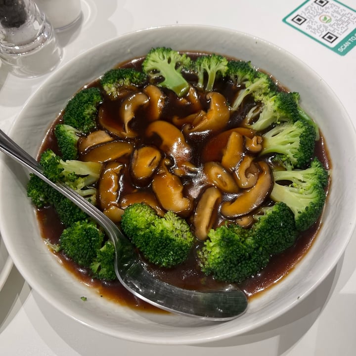 photo of iVegan (i12 Katong) broccoli and mushroom shared by @mel on  27 May 2023 - review