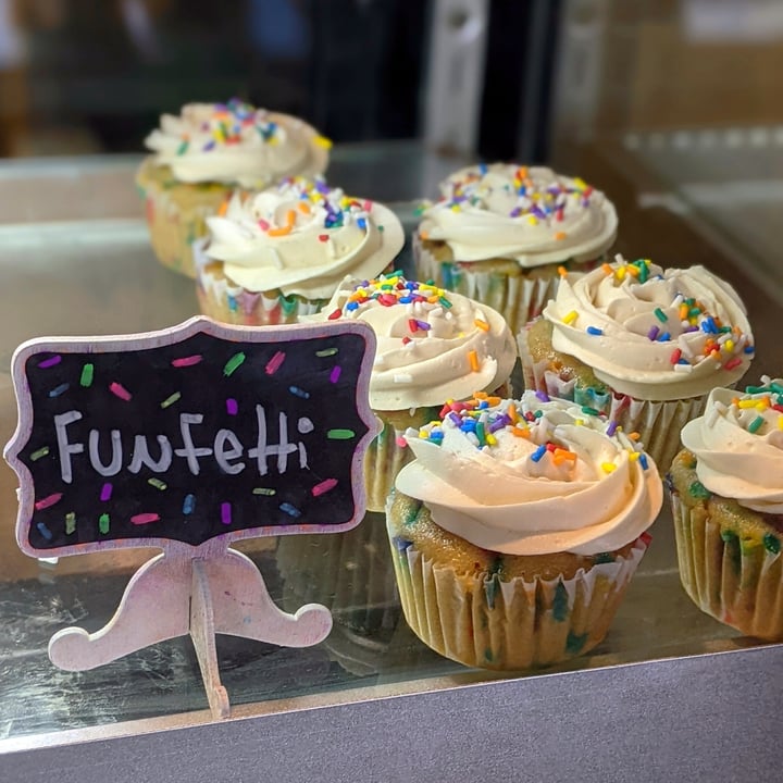 photo of Wisdom Vegan Bakery Funfetti Cupcake shared by @veggieassassin on  03 Jul 2023 - review