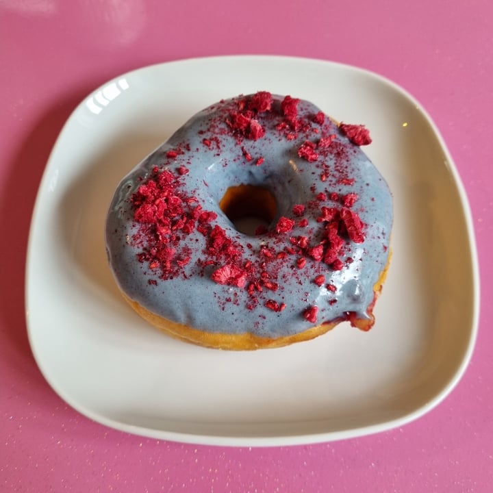 photo of Blue Vegan Pig Shop Blue Chocolate with Raspberry shared by @greenscott on  23 Mar 2023 - review