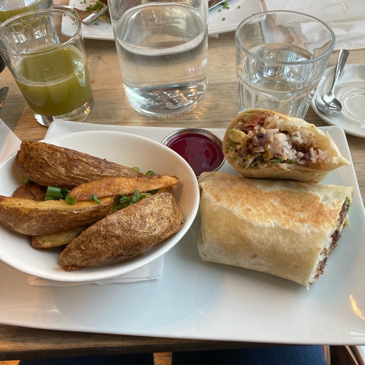 photo of enVie A Vegan Kitchen Bean burrito with wedges and beet ketchup shared by @toad22 on  21 Apr 2023 - review