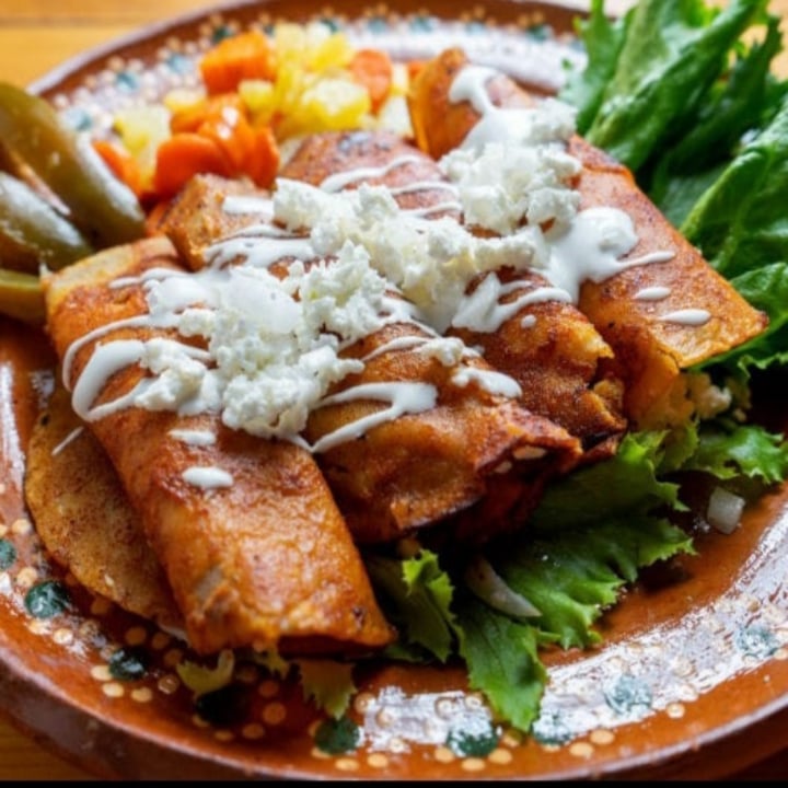 photo of Tierra Mona Enchiladas placeras shared by @lunamar13 on  18 May 2023 - review