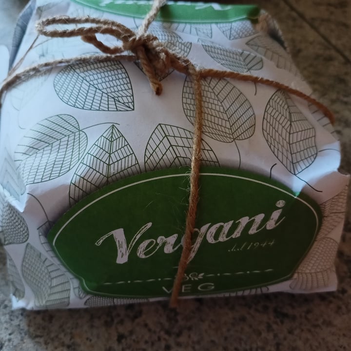 photo of Vergani il dolce di natale 100% vegetale shared by @marinasacco on  15 Jan 2023 - review