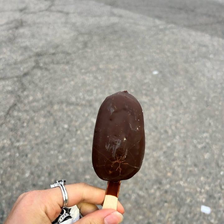 photo of So Delicious Dairy Free Dipped Salted Caramel Cashewmilk Ice Cream Bars shared by @izzyyrey on  30 May 2023 - review