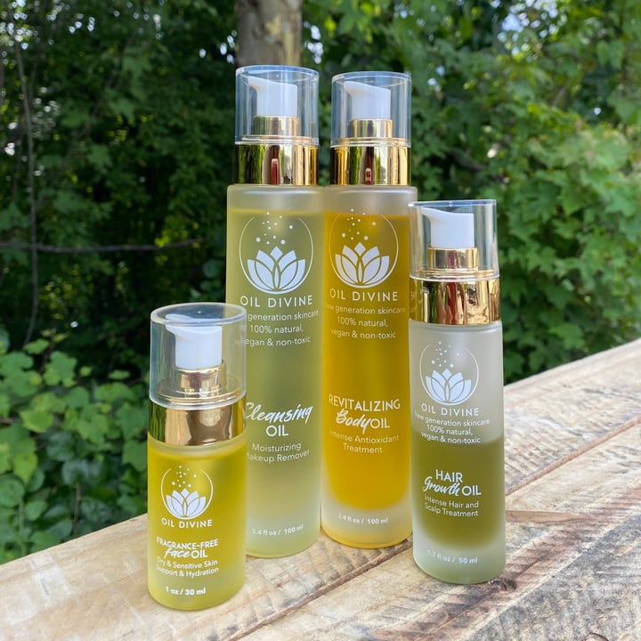 photo of Oil Divine Revitalizing Body Oil shared by @alaniscamilas on  01 Aug 2023 - review