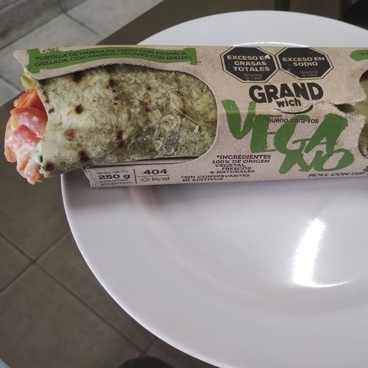 photo of Grand wich Roll Frío Vegano shared by @marulopes on  12 May 2023 - review