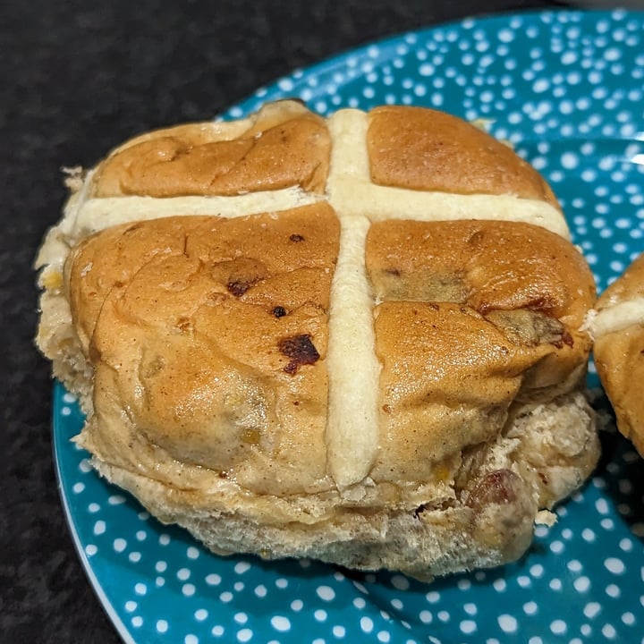 photo of Plant Kitchen (M&S) Vegan Fruited Luxury Hot Cross Buns shared by @jondread on  02 Mar 2023 - review