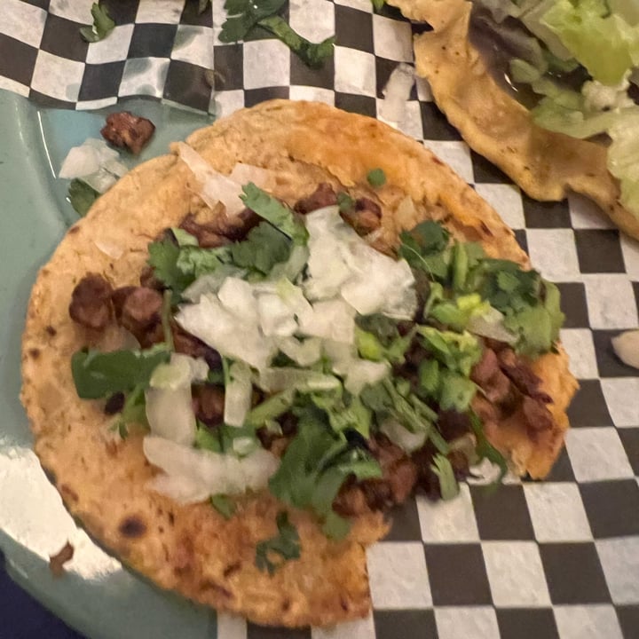 photo of Groovy's Taquería Vegana Taco de suadero shared by @karenaho1 on  04 Mar 2023 - review