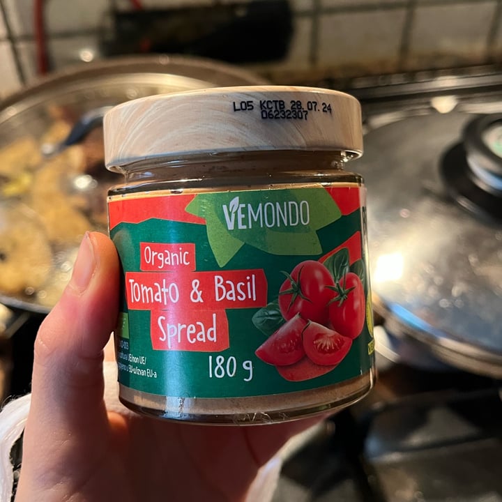 photo of Vemondo Organic Tomato & Basil Spread shared by @giuliazecchini on  05 Feb 2023 - review