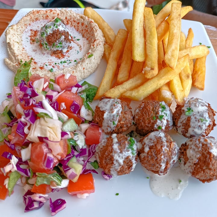 photo of Falafel Nessya Plato Completo shared by @veganintheworld on  31 Jan 2023 - review