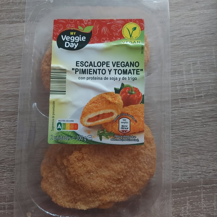 photo of My veggie day Escalope pimiento y tomate shared by @veganlicious on  20 Mar 2023 - review