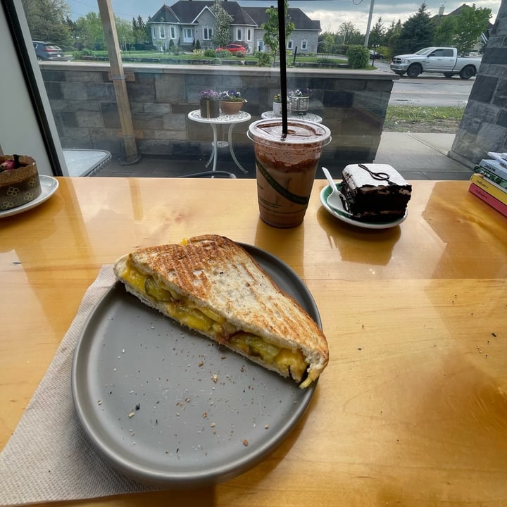 photo of Naturally Vero Grilled Cheese With Pickles shared by @laurjc on  24 Jun 2023 - review