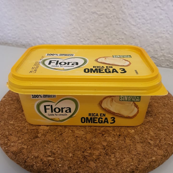 photo of Flora Flora Margarina Vegetal Original shared by @domingasvegan on  01 May 2023 - review