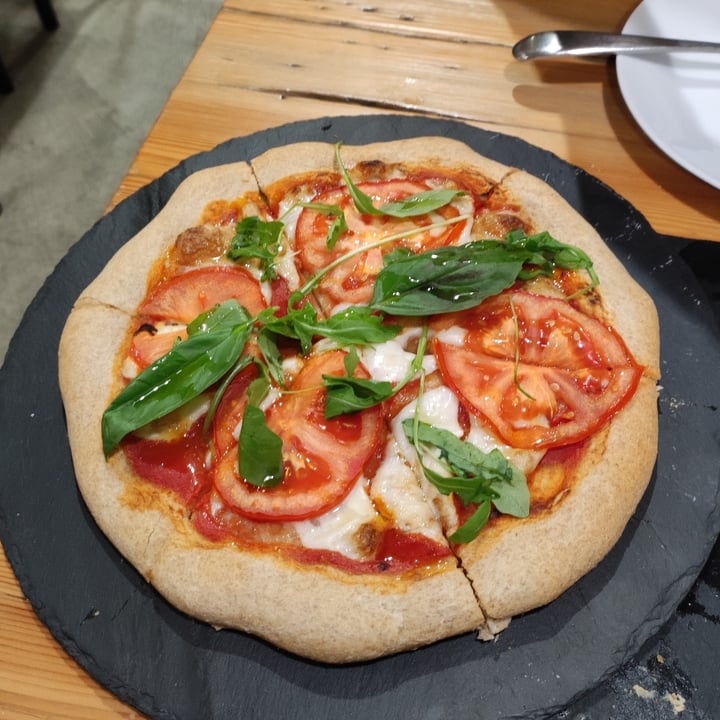 photo of A Factoria Verde Tienda Vegana Pizza shared by @luciacev on  04 Feb 2023 - review