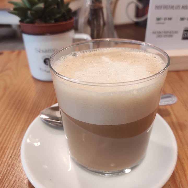 photo of Sésamo Bakery Shop & Lounge Café con bebida de avena shared by @cusquisquis on  06 Jul 2023 - review