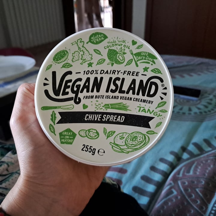 photo of Vegan island Chive-Spread shared by @kristhesfiguz on  06 Aug 2023 - review