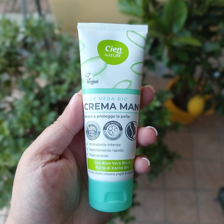 photo of Cien crema mani idrata e protegge la pelle shared by @simomalu on  21 Apr 2023 - review