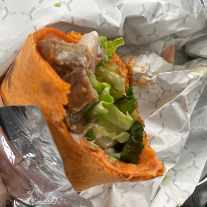 photo of Fresh MTL Bistro Santé Laval (Gold's Laval) Beyond Meat Burrito shared by @happyhorse on  06 Jan 2023 - review