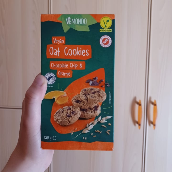 photo of Vemondo  vegan oat cookies chocolate chip & orange shared by @nadiagiallo on  28 Mar 2023 - review