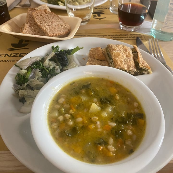 photo of Zenzero Piatto Misto Vegetariano shared by @mmarta5 on  26 May 2023 - review