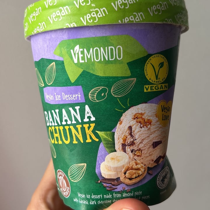 photo of Vemondo Vegan ice dessert banana chunk shared by @pbsofia on  10 Jul 2023 - review