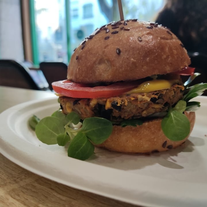 photo of Veganlove street food Mexican burger shared by @paupau87654 on  26 Jul 2023 - review